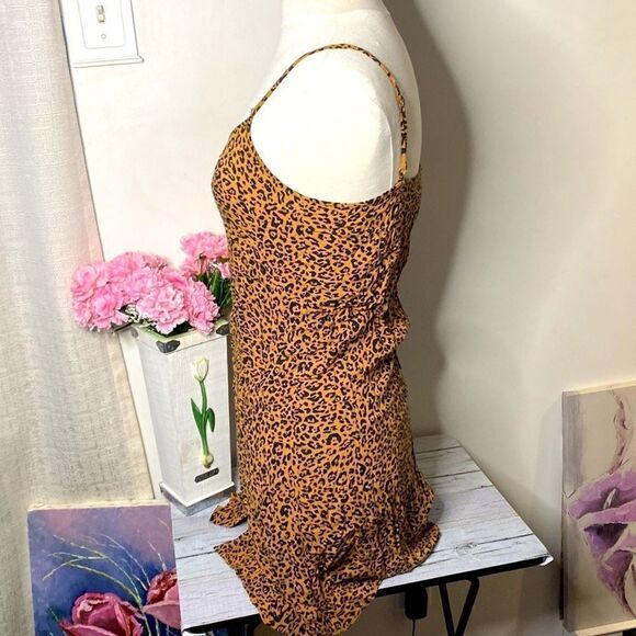 🌷H&M🌷CUTE Button Up Leopard Dress     - Picture 6 of 9